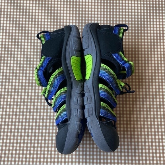Keen Newport H2 blue/green/black water shoes.
Big Kids size 4 - Picture 8 of 9